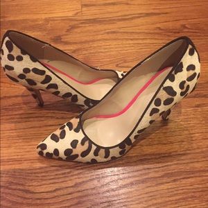 Leopard never worn heels.