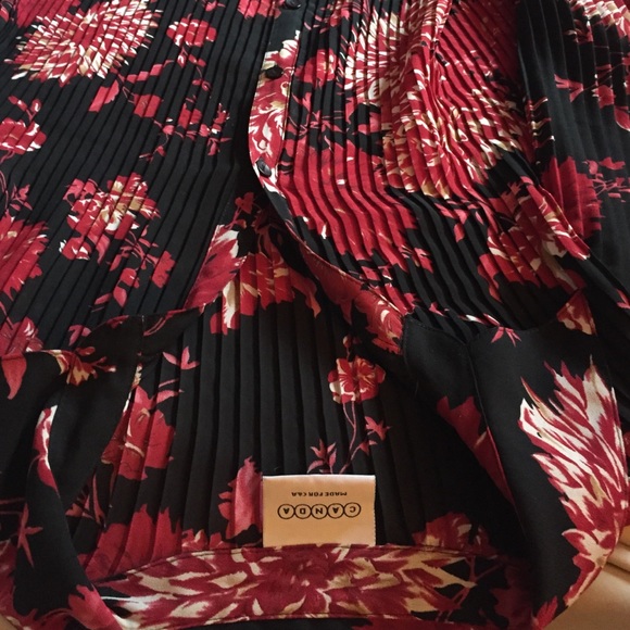 Woman's floral shirt - Picture 3 of 3