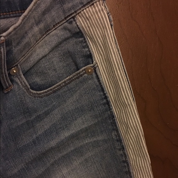 Skinny Ankle Crop with Side Panel - Picture 3 of 4