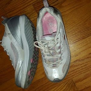 Sketchers shape up