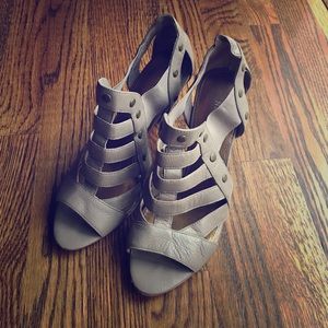 Gray Nine West sandals with bronze studs (sz 6.5M)