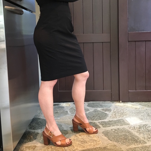 Black pencil skirt with cute tailoring