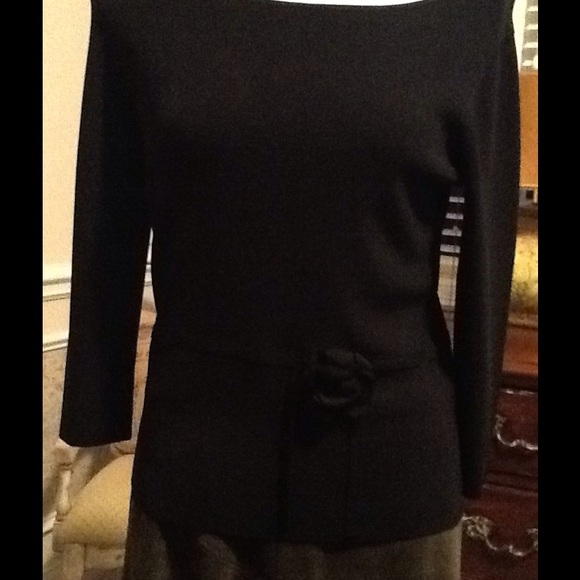 Sweater Black with flower motif. - Picture 3 of 3