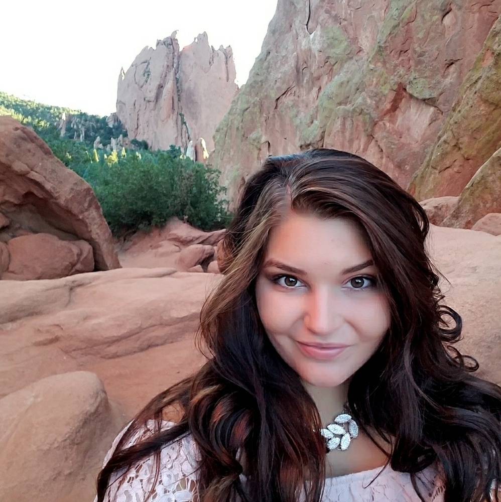 Meet your Posher, Caitlin