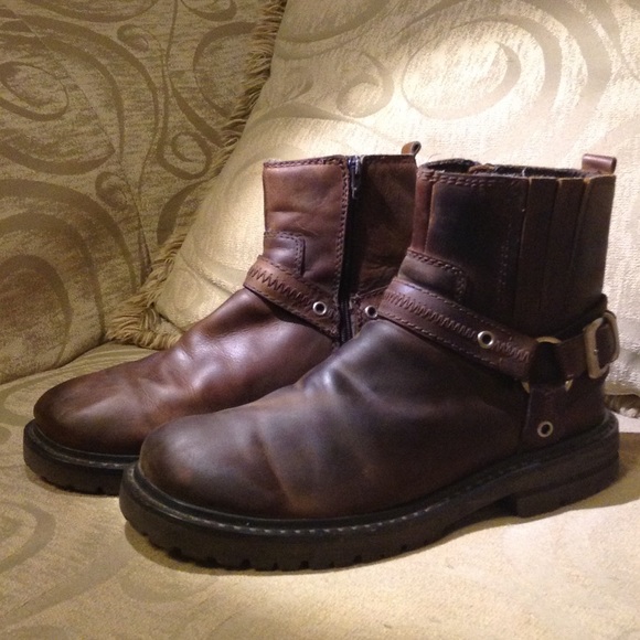 Bed Stu mens mismatch boots R42 L 43