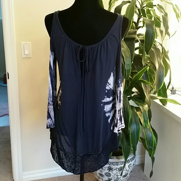 Blue top - Picture 2 of 4