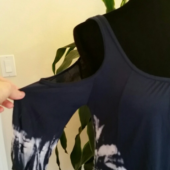 Blue top - Picture 3 of 4