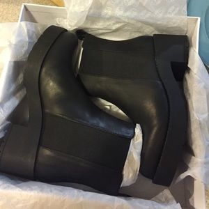 brand new leather Steve Madden boots