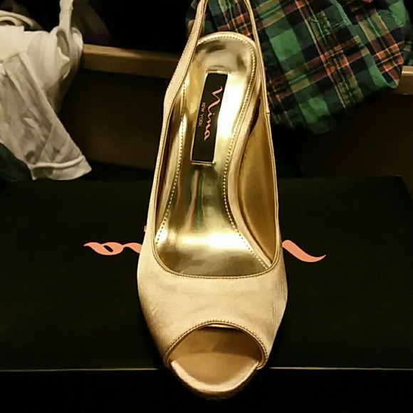 Nina shoe - Picture 2 of 3