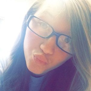 Meet your Posher, Desiree