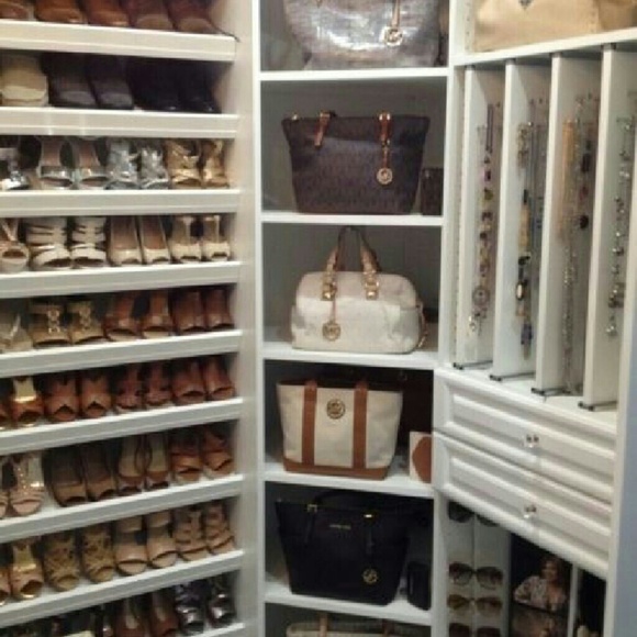 Everything must go - Picture 3 of 4