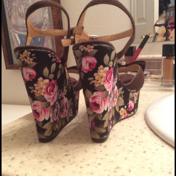 Evening Floral Wedges- Brown Velvet and Diamonds❤️ - Picture 2 of 4
