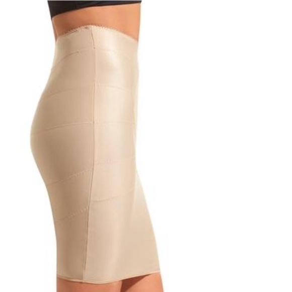 Celebrity Favorite! ❤️Must Have Slimming Half Slip