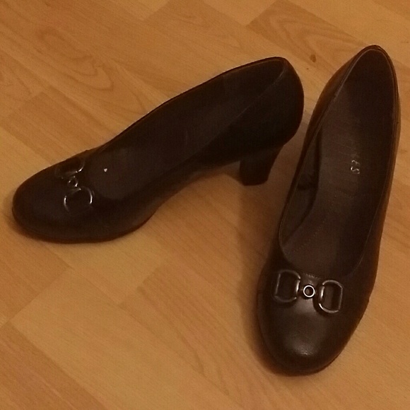 Heals - Picture 2 of 3