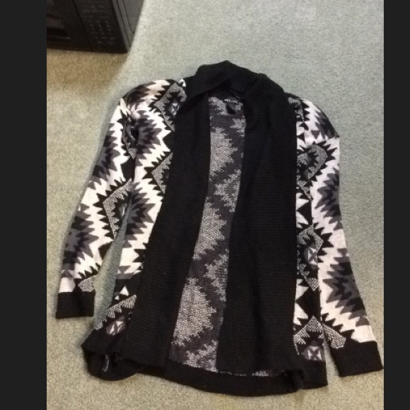 Sweater cardigan.