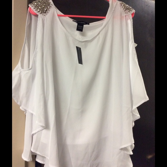 Beautiful dressy top, NWT