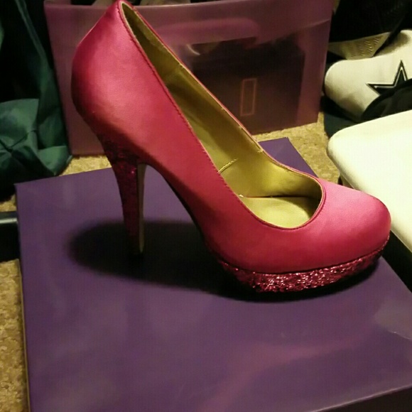 Heels - Picture 2 of 2