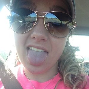 Meet your Posher, Kayla