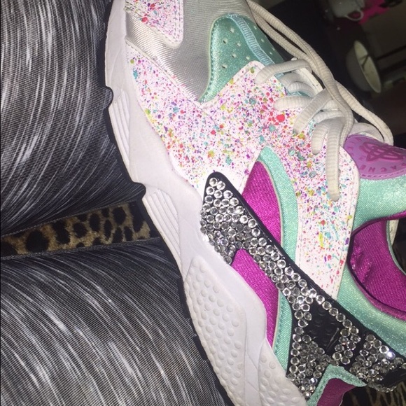 1 DAY SALE! Custom painted and studded Huaraches - Picture 2 of 4