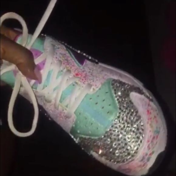 1 DAY SALE! Custom painted and studded Huaraches - Picture 3 of 4