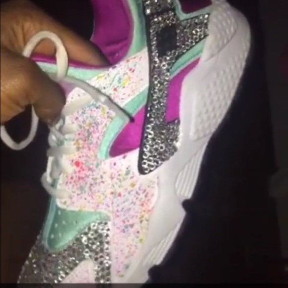 1 DAY SALE! Custom painted and studded Huaraches - Picture 4 of 4