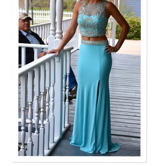 Prom dress - Picture 2 of 3