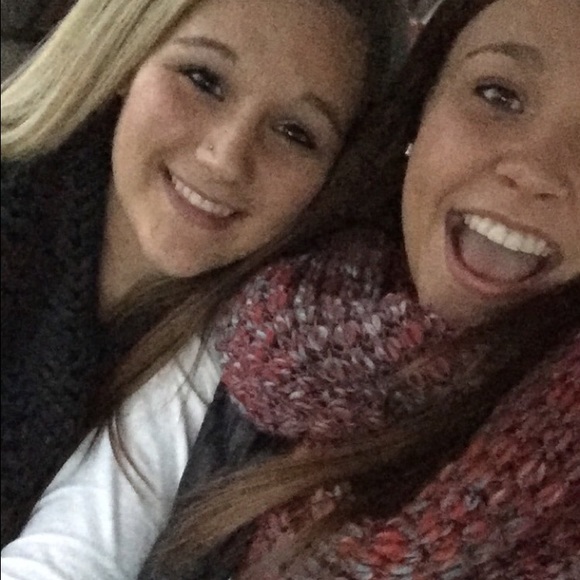 Meet your Posher, Lauren - Picture 1 of 1