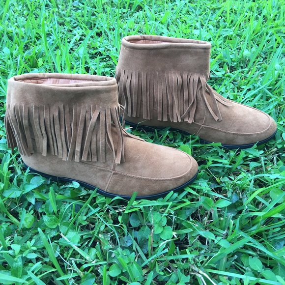 Boots - Picture 2 of 3