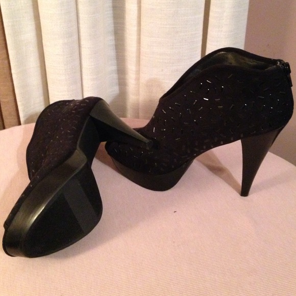 Designer Shoes - Picture 2 of 4
