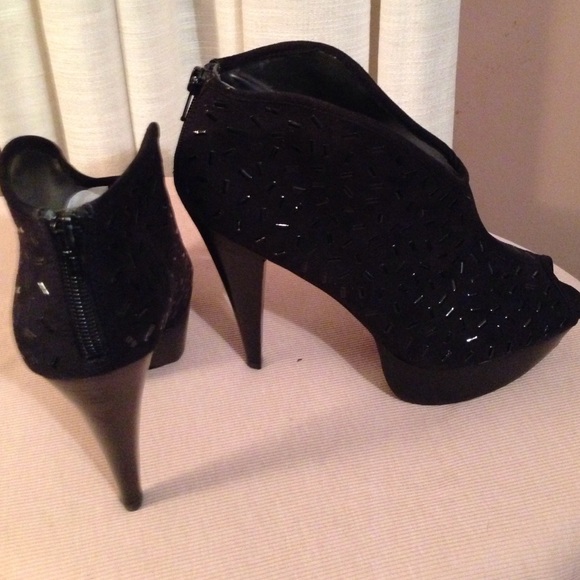 Designer Shoes - Picture 3 of 4