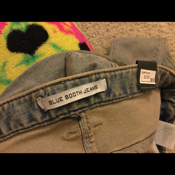 Jean 😛 - Picture 3 of 4