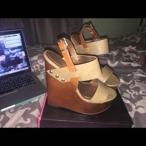 Cute Taupe Strapped Wedges