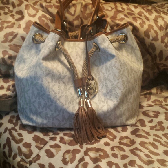 (((( ON HOLD )))) Michael Kors handbag