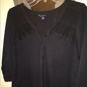 American Eagle: Black Hi-Lo, lace detail top