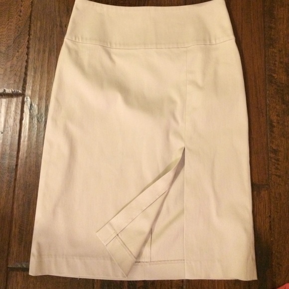 Banana Republic Dresses & Skirts - Khaki Stretch Pencil skirt