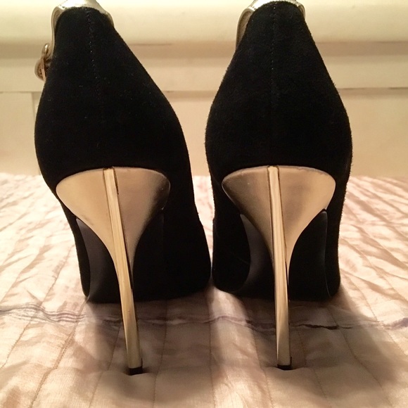 Guess Heels - Picture 2 of 4