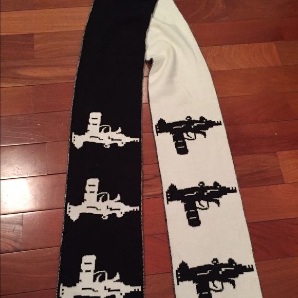 Machine gun scarf