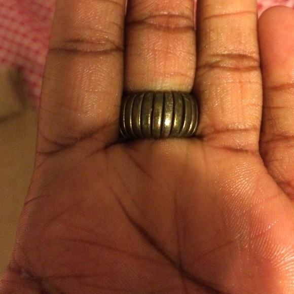 F21 Ring - Picture 2 of 2