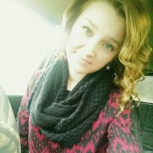 Meet your Posher, Kayla