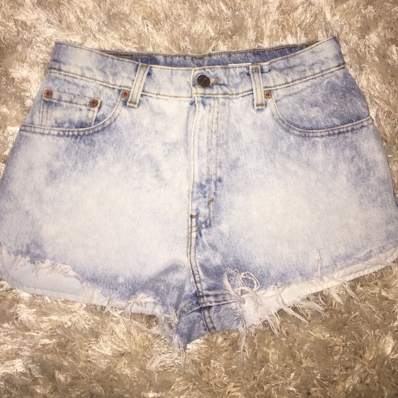 Levi's Pants - Vintage Levi cut off shorts 😍