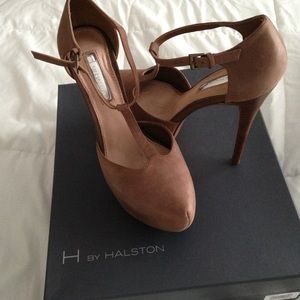 Nude pump