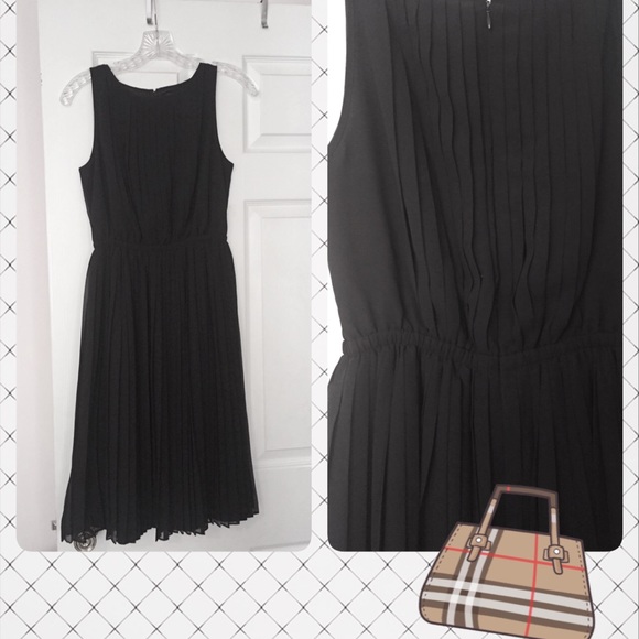 🎉HP🎉BR chiffon pleated dress!!