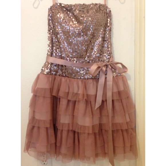 HOMECOMING DRESS - Picture 2 of 2