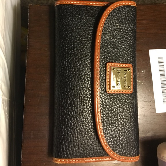 Dooney & Bourke wallet