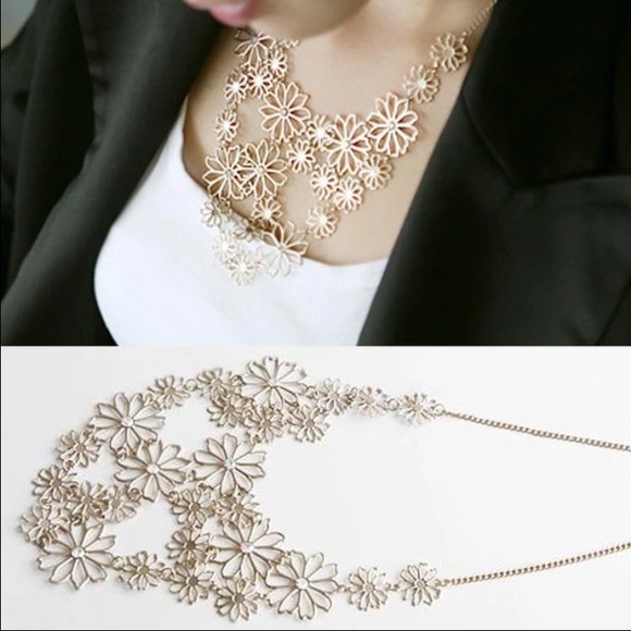 Women's statement necklace