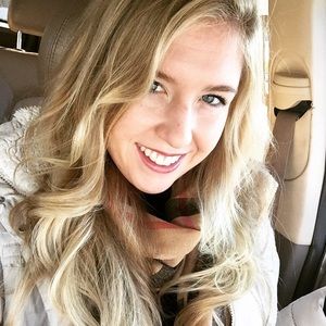 Meet your Posher, Cassandra