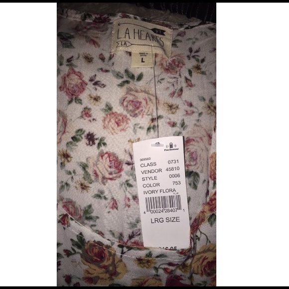 NWT White floral shirt - Picture 3 of 3