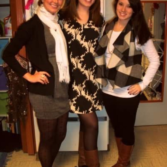 Black and Cream Patterned Dress - Picture 4 of 4