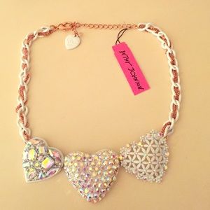 Betsey Johnson statement necklace💕