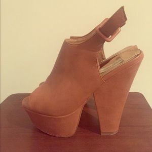 Steve Madden Gabby Cognac - Size 8